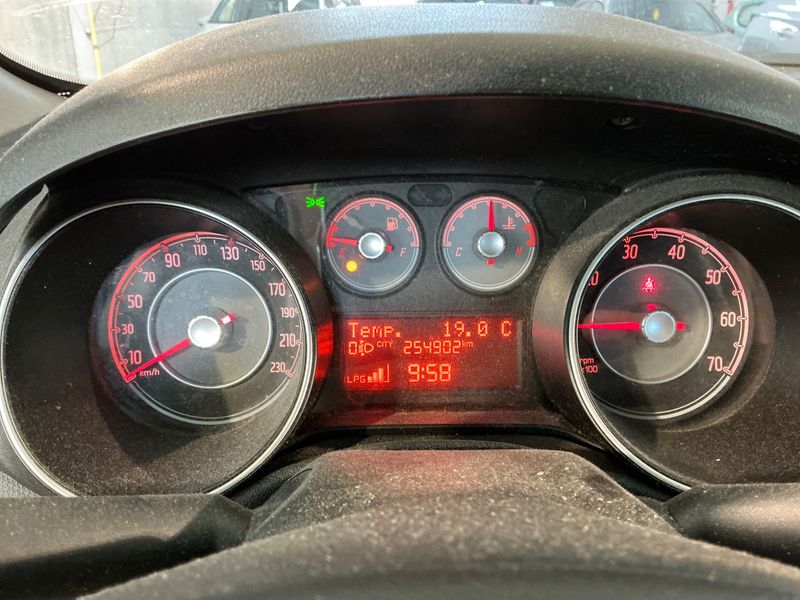 Fiat Punto 1.4 Easy Power LPG Street 2016 – снимка 18