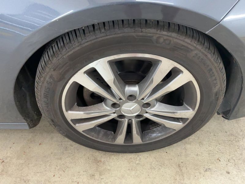 Mercedes-Benz E-Klasse E 220 CDI T BlueEfficiency Avantgarde 2011 – снимка 19