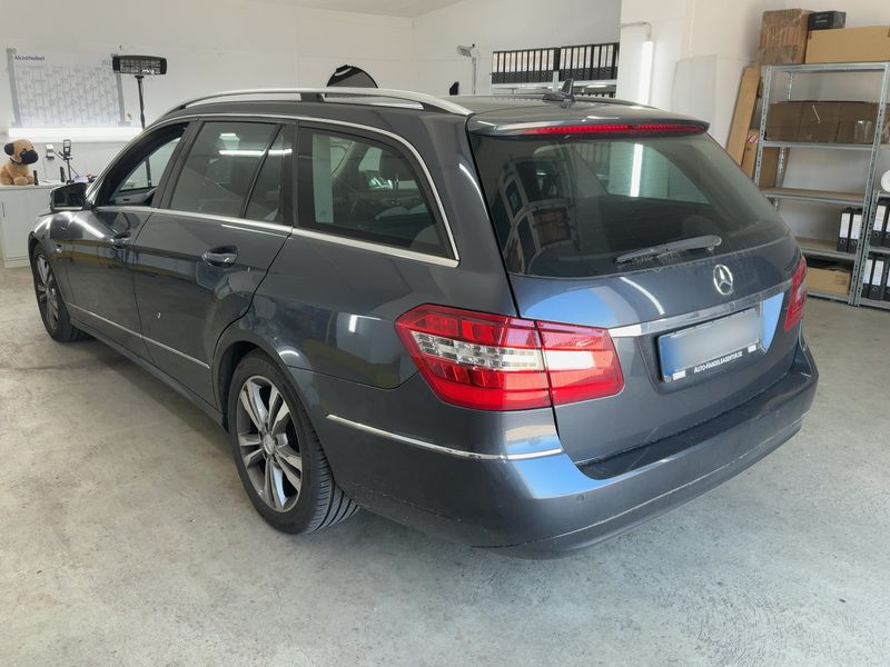 Mercedes-Benz E-Klasse E 220 CDI T BlueEfficiency Avantgarde 2011 – снимка 3