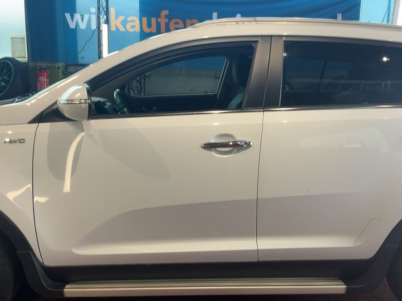 Kia Sportage 2.0 CRDi FIFA World Cup Edition 4WD 2013 – снимка 4