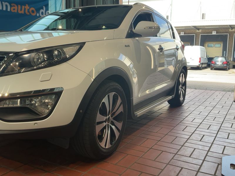 Kia Sportage 2.0 CRDi FIFA World Cup Edition 4WD 2013 – снимка 2