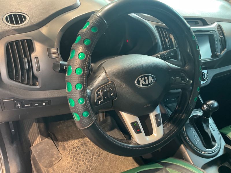 Kia Sportage 2.0 CRDi FIFA World Cup Edition 4WD 2013 – снимка 36