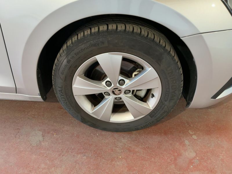 Skoda Octavia 2.0 TDI Executive 2023 – снимка 11
