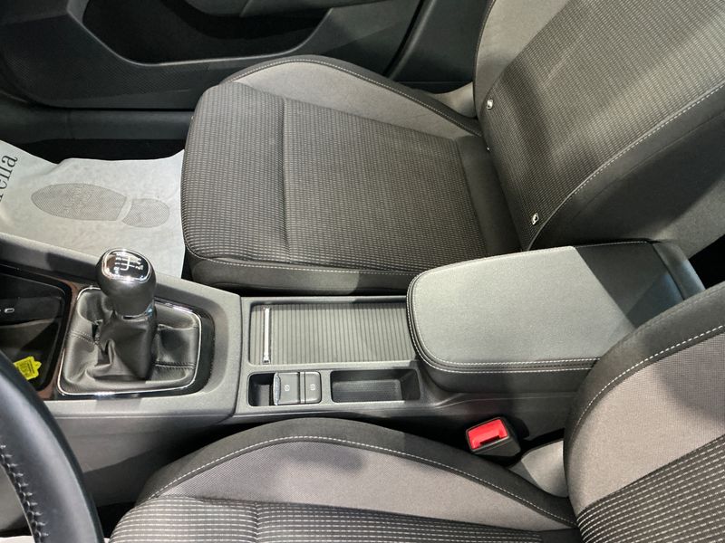 Skoda Octavia 2.0 TDI Executive 2023 – снимка 32