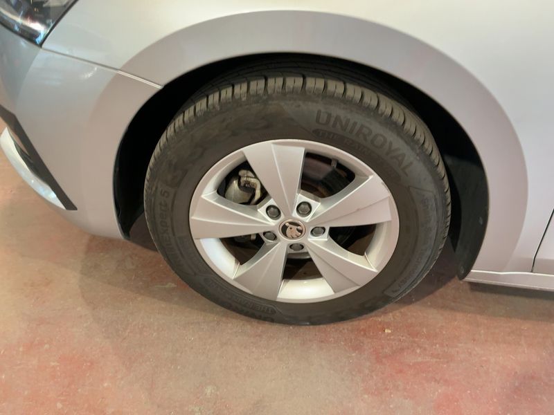 Skoda Octavia 2.0 TDI Executive 2023 – снимка 3