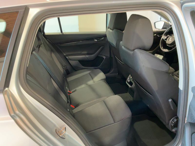 Skoda Octavia 2.0 TDI Executive 2023 – снимка 19