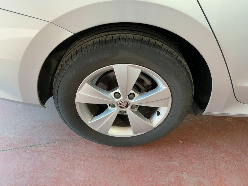 Skoda Octavia 2.0 TDI Executive 2023 – снимка 9