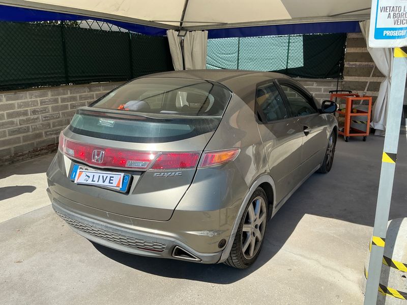 Honda Civic 1.8 VTEC Comfort 2006 – снимка 2