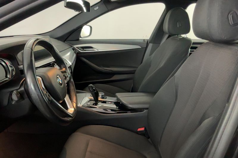 BMW 5er 530d xDrive 2018 – снимка 16