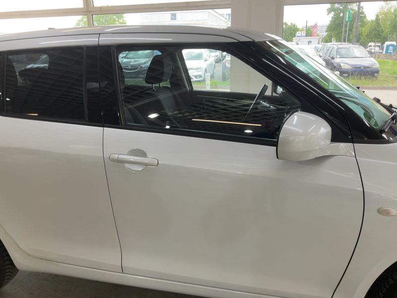 Suzuki Swift 1.2 Club 2015 – снимка 10