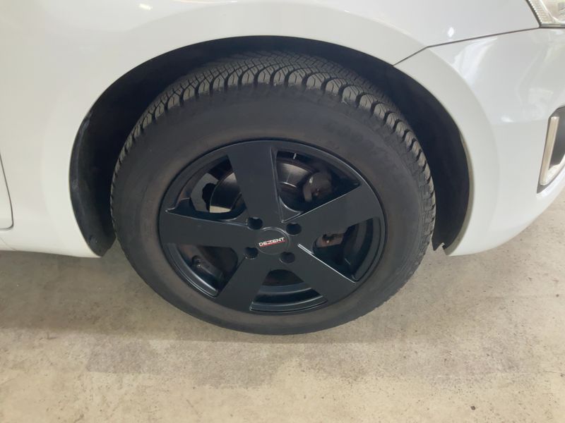 Suzuki Swift 1.2 Club 2015 – снимка 11