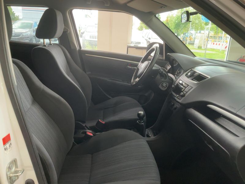 Suzuki Swift 1.2 Club 2015 – снимка 16