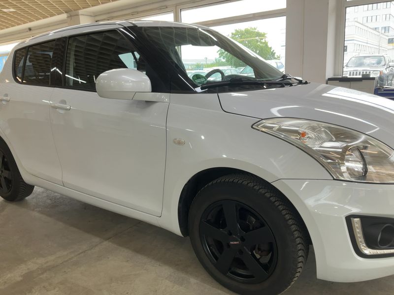 Suzuki Swift 1.2 Club 2015 – снимка 12