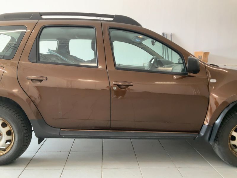 Dacia Duster 1.6 Laureate 4x4 2011 – снимка 10