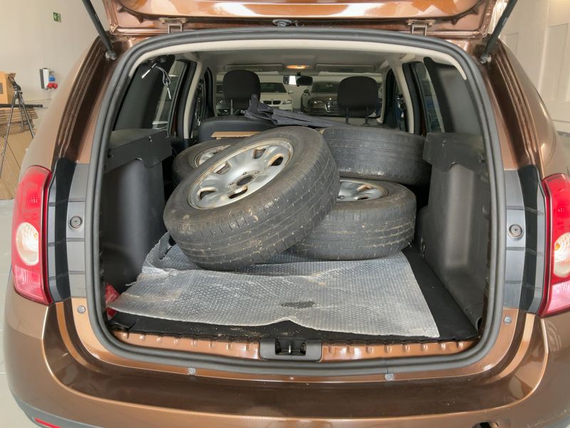 Dacia Duster 1.6 Laureate 4x4 2011 – снимка 16