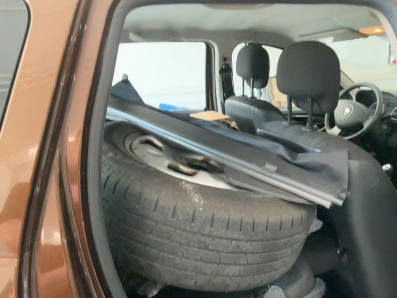 Dacia Duster 1.6 Laureate 4x4 2011 – снимка 20