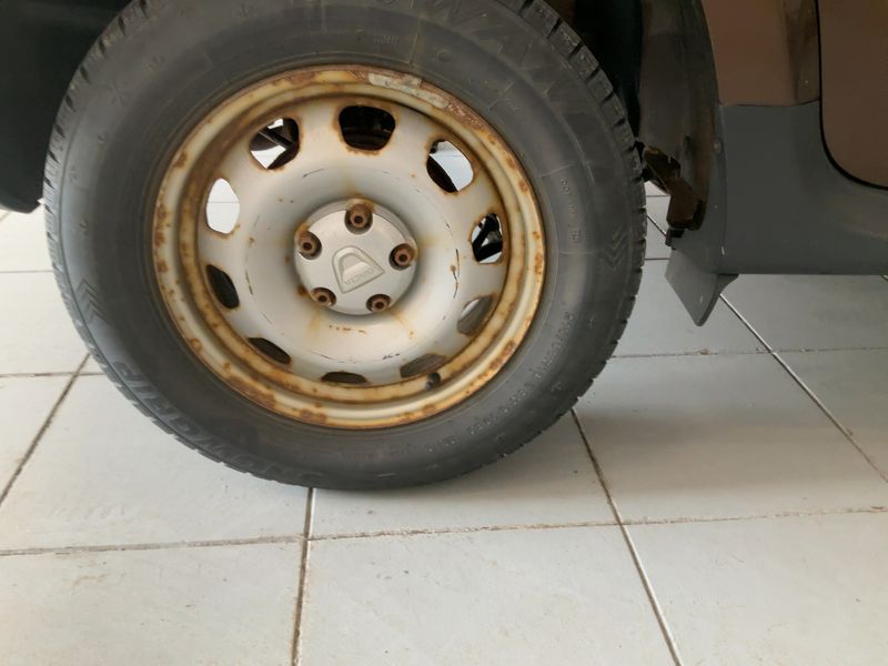 Dacia Duster 1.6 Laureate 4x4 2011 – снимка 9