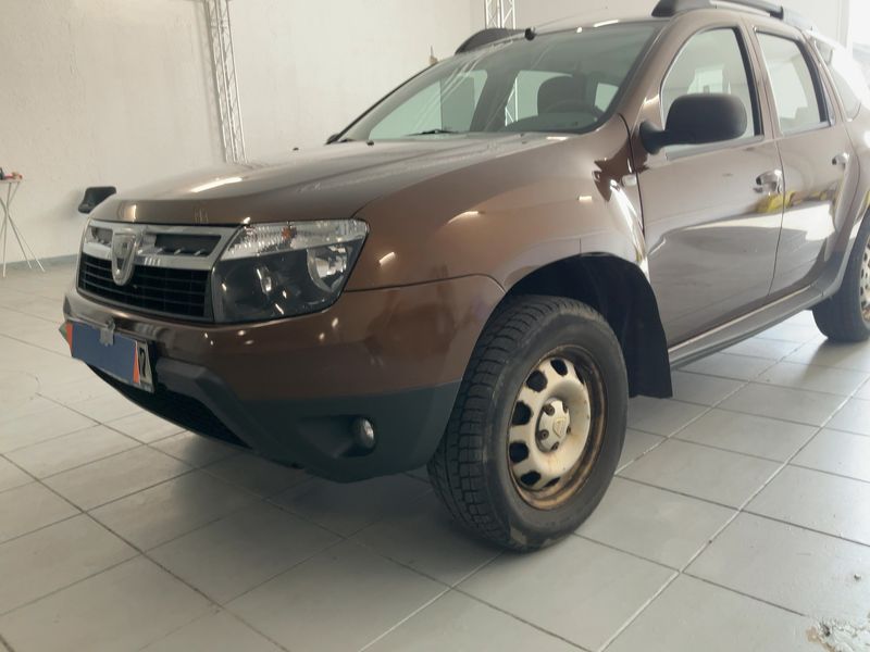 Dacia Duster 1.6 Laureate 4x4 2011 – снимка 1