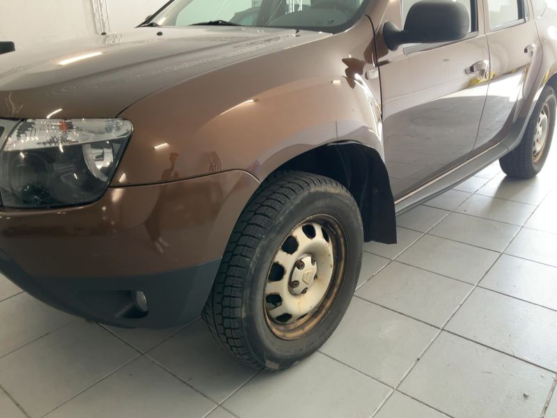 Dacia Duster 1.6 Laureate 4x4 2011 – снимка 2