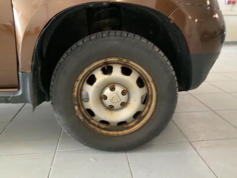 Dacia Duster 1.6 Laureate 4x4 2011 – снимка 11