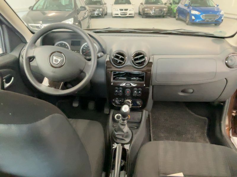 Dacia Duster 1.6 Laureate 4x4 2011 – снимка 18