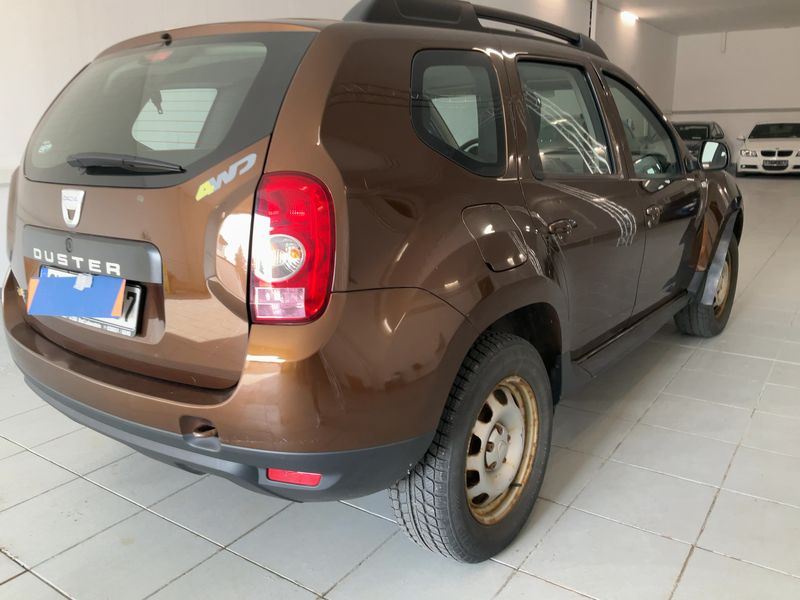 Dacia Duster 1.6 Laureate 4x4 2011 – снимка 8