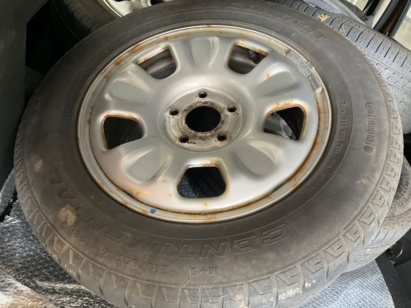 Dacia Duster 1.6 Laureate 4x4 2011 – снимка 15