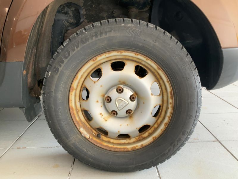 Dacia Duster 1.6 Laureate 4x4 2011 – снимка 5