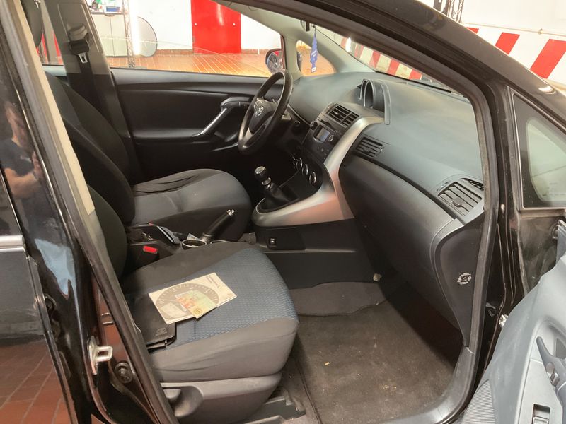 Toyota Verso 2.0 D-4D Basis 2013 – снимка 3