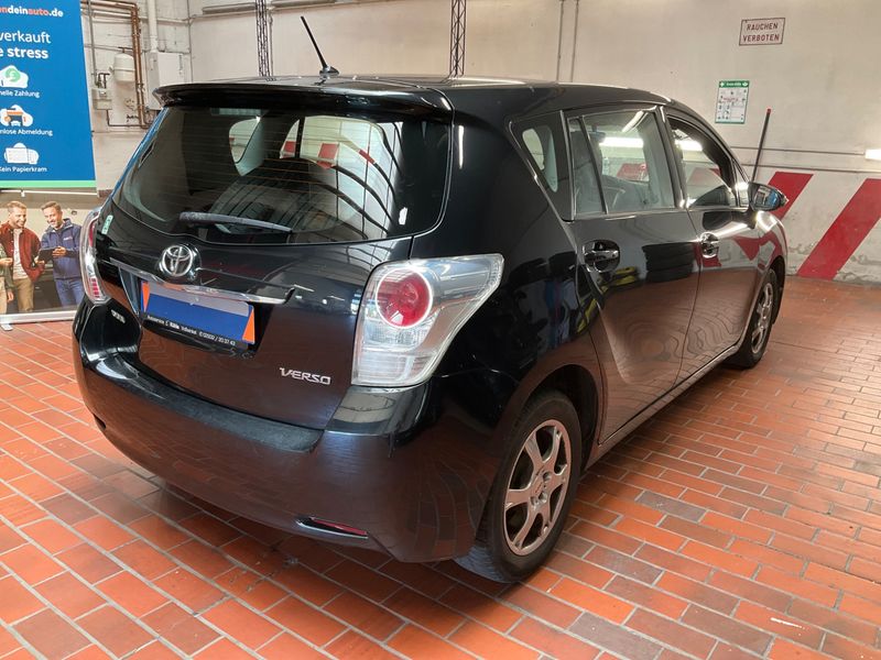 Toyota Verso 2.0 D-4D Basis 2013 – снимка 2