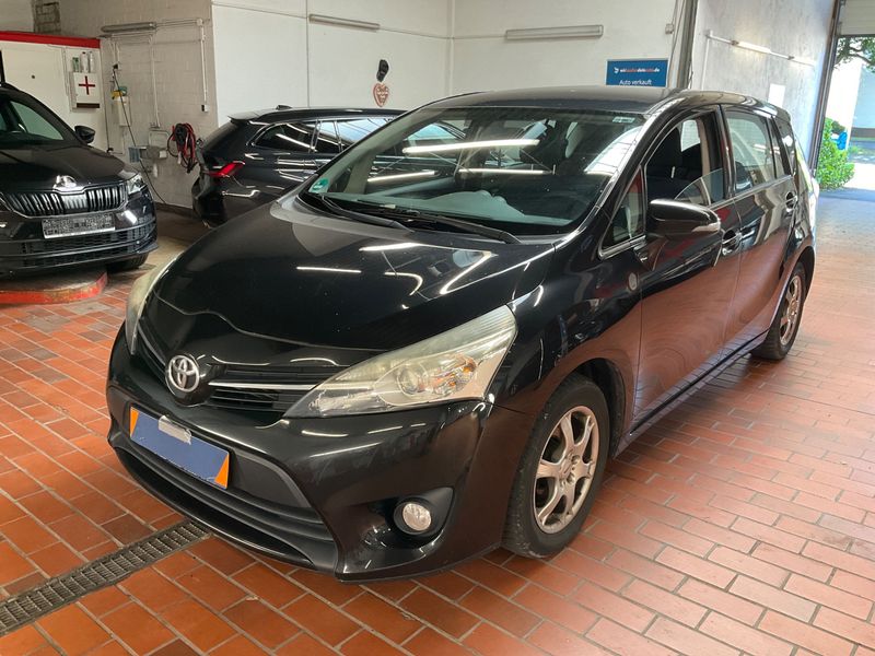 Toyota Verso 2.0 D-4D Basis 2013 – снимка 1