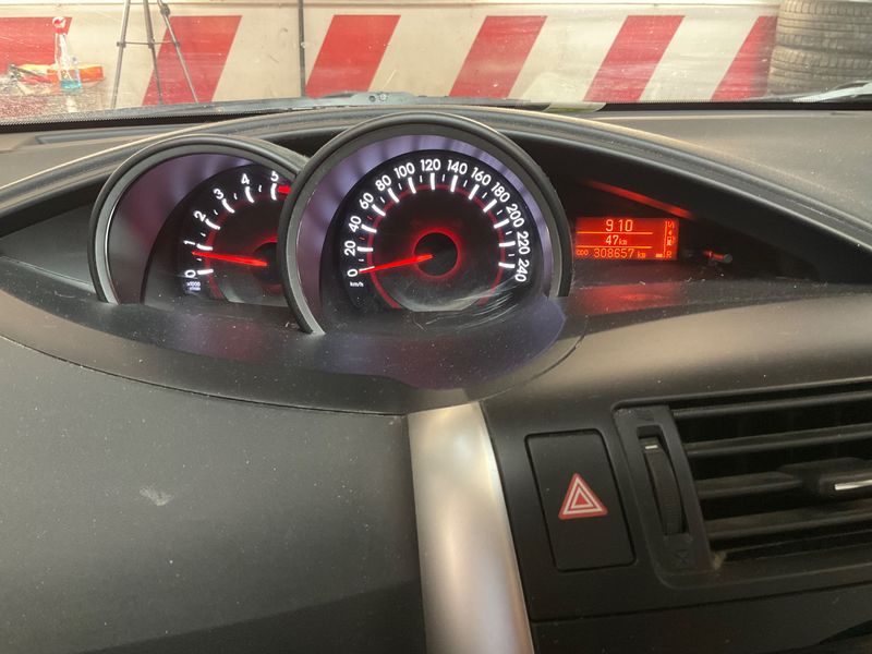 Toyota Verso 2.0 D-4D Basis 2013 – снимка 4