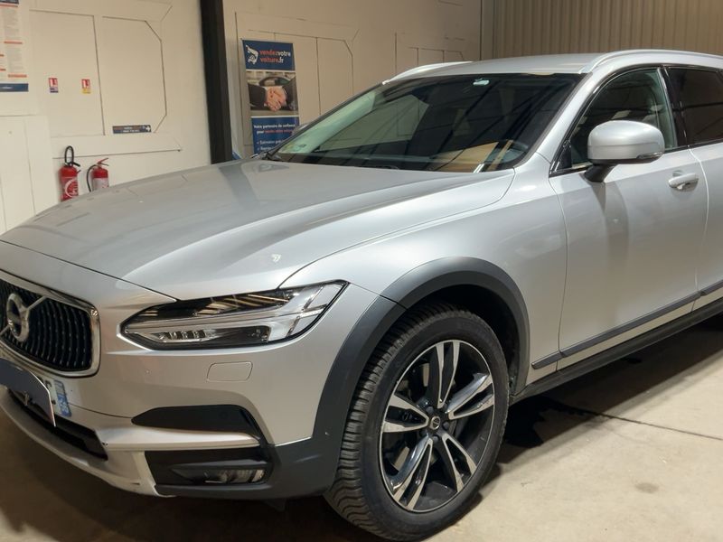 Volvo V90 Cross Country 2.0 D4 Pro AWD 2019 – снимка 2