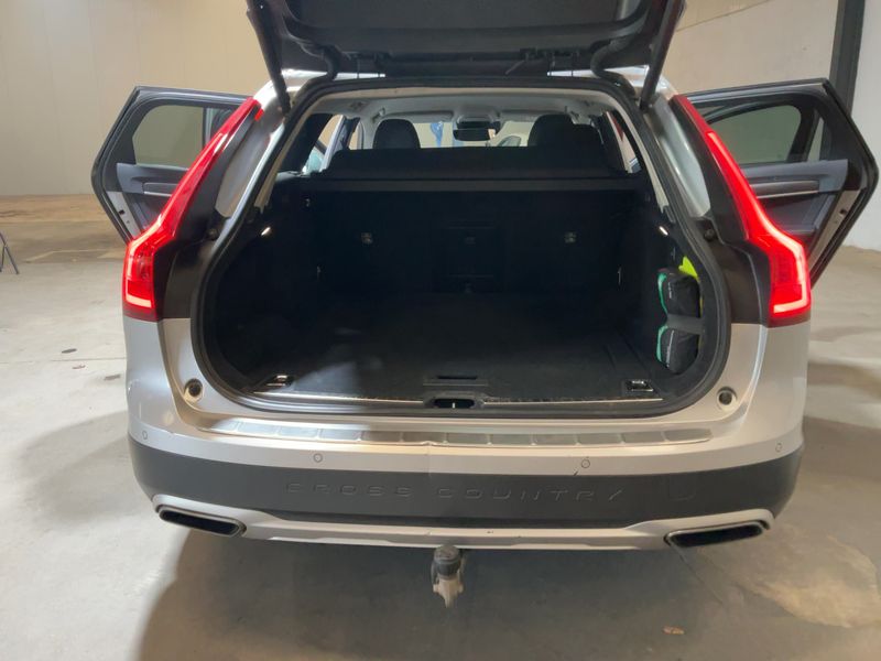 Volvo V90 Cross Country 2.0 D4 Pro AWD 2019 – снимка 15