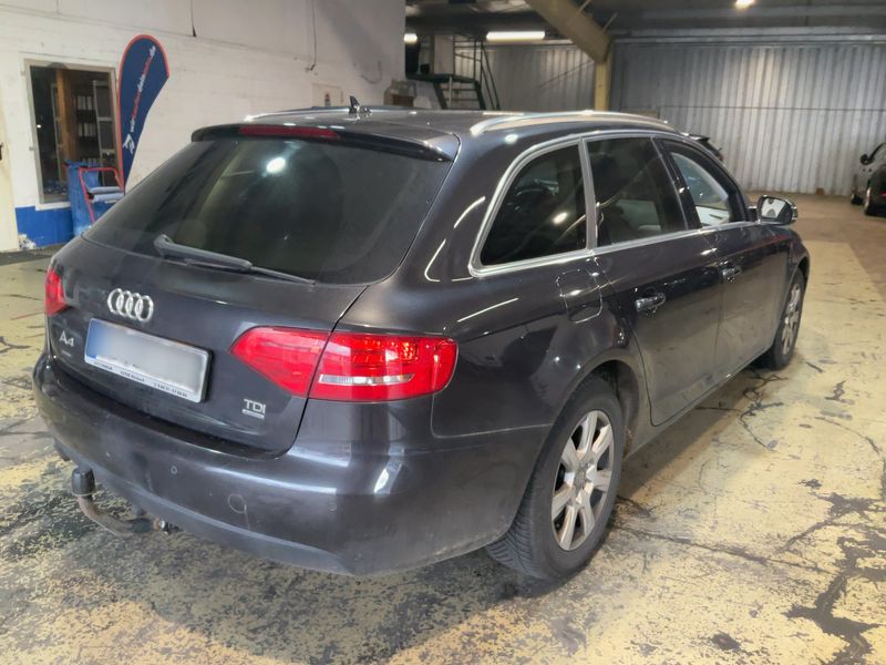 Audi A4 2.0 TDI quattro Ambiente 2011 – снимка 8