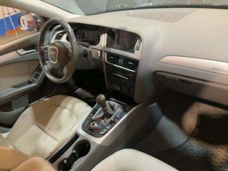 Audi A4 2.0 TDI quattro Ambiente 2011 – снимка 17