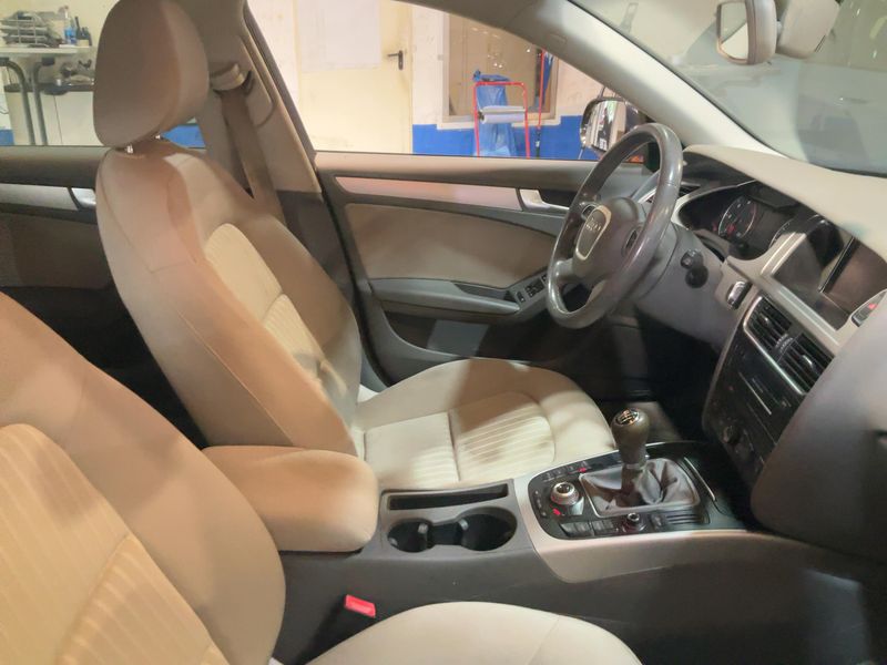 Audi A4 2.0 TDI quattro Ambiente 2011 – снимка 16