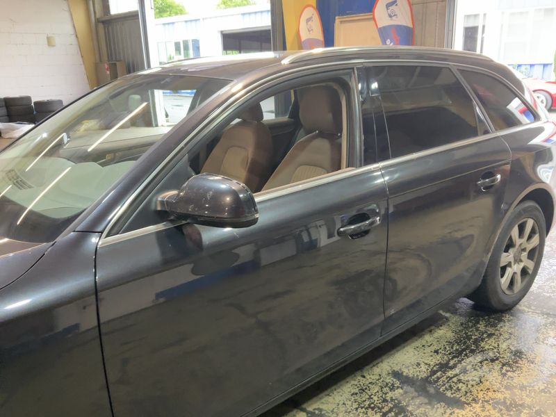 Audi A4 2.0 TDI quattro Ambiente 2011 – снимка 4