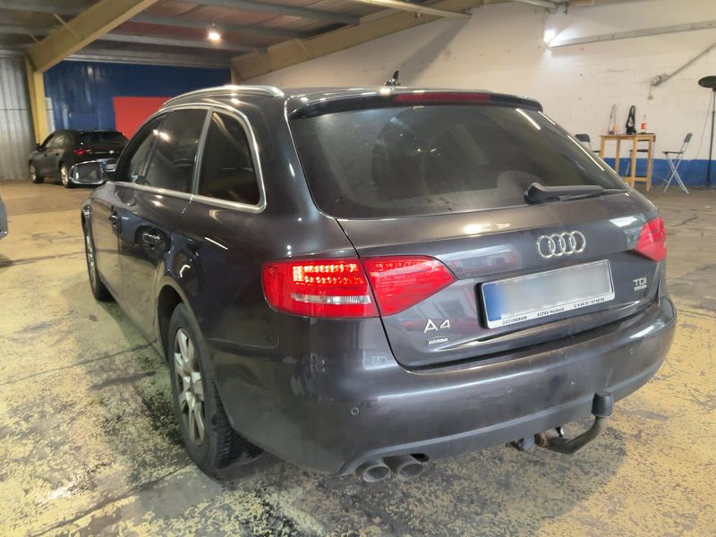 Audi A4 2.0 TDI quattro Ambiente 2011 – снимка 6