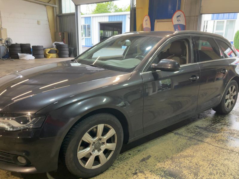 Audi A4 2.0 TDI quattro Ambiente 2011 – снимка 2