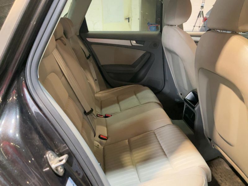 Audi A4 2.0 TDI quattro Ambiente 2011 – снимка 19