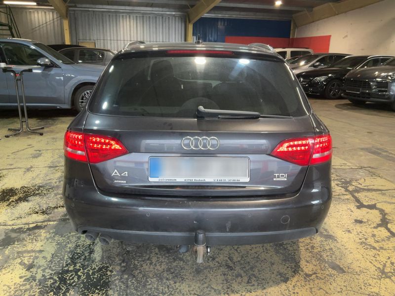 Audi A4 2.0 TDI quattro Ambiente 2011 – снимка 7