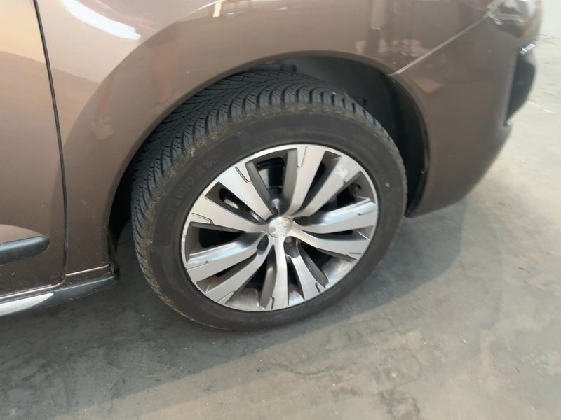 Peugeot 3008 1.6 Blue-HDi Allure 2015 – снимка 11