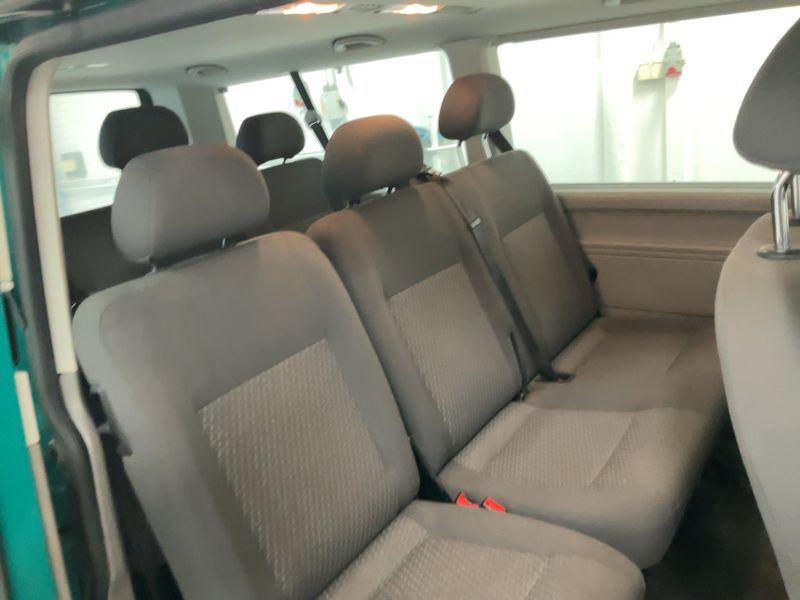 Volkswagen T5 Caravelle 2.0 TDI Trendline lang 2011 – снимка 20