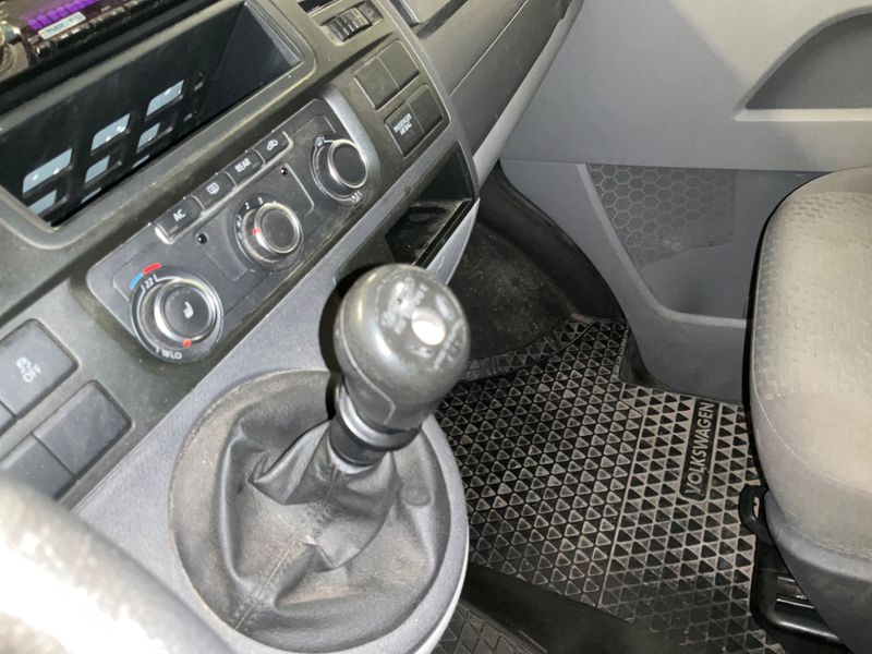 Volkswagen T5 Caravelle 2.0 TDI Trendline lang 2011 – снимка 31
