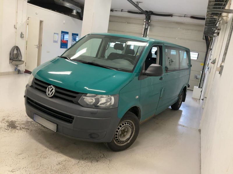Volkswagen T5 Caravelle 2.0 TDI Trendline lang 2011 – снимка 2
