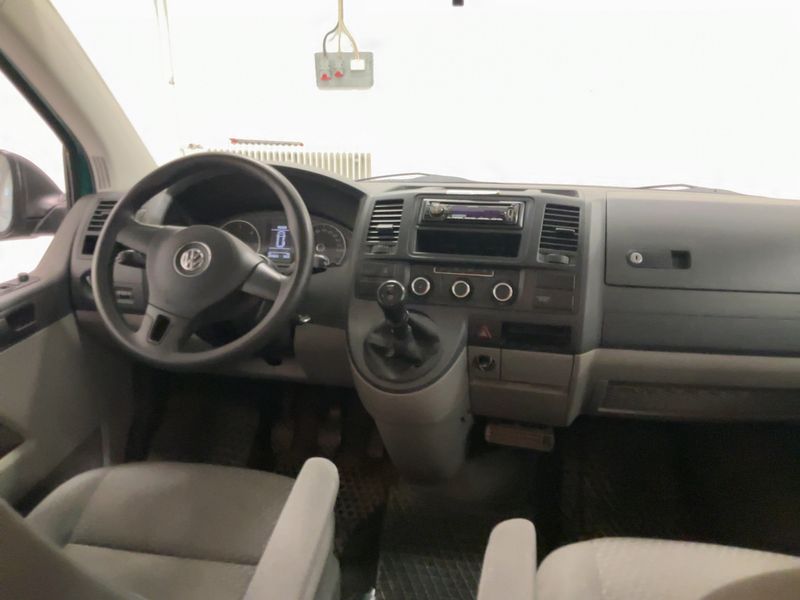 Volkswagen T5 Caravelle 2.0 TDI Trendline lang 2011 – снимка 18