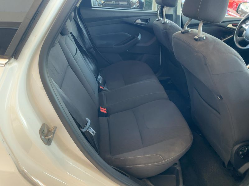 Ford Focus 1.6 TDCi Titanium 2011 – снимка 14