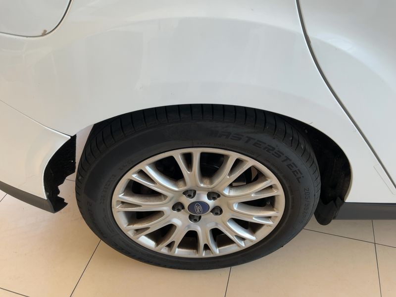 Ford Focus 1.6 TDCi Titanium 2011 – снимка 19