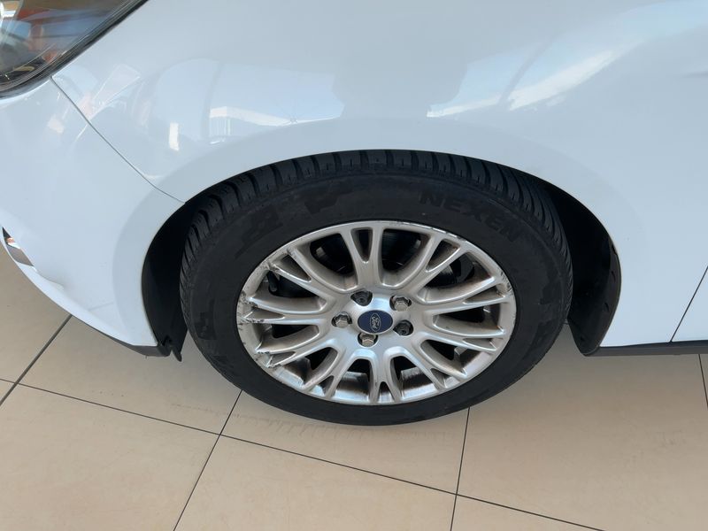 Ford Focus 1.6 TDCi Titanium 2011 – снимка 17